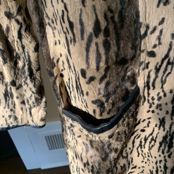 Faux fur Leopard print trench style coat - Picture 9 of 14